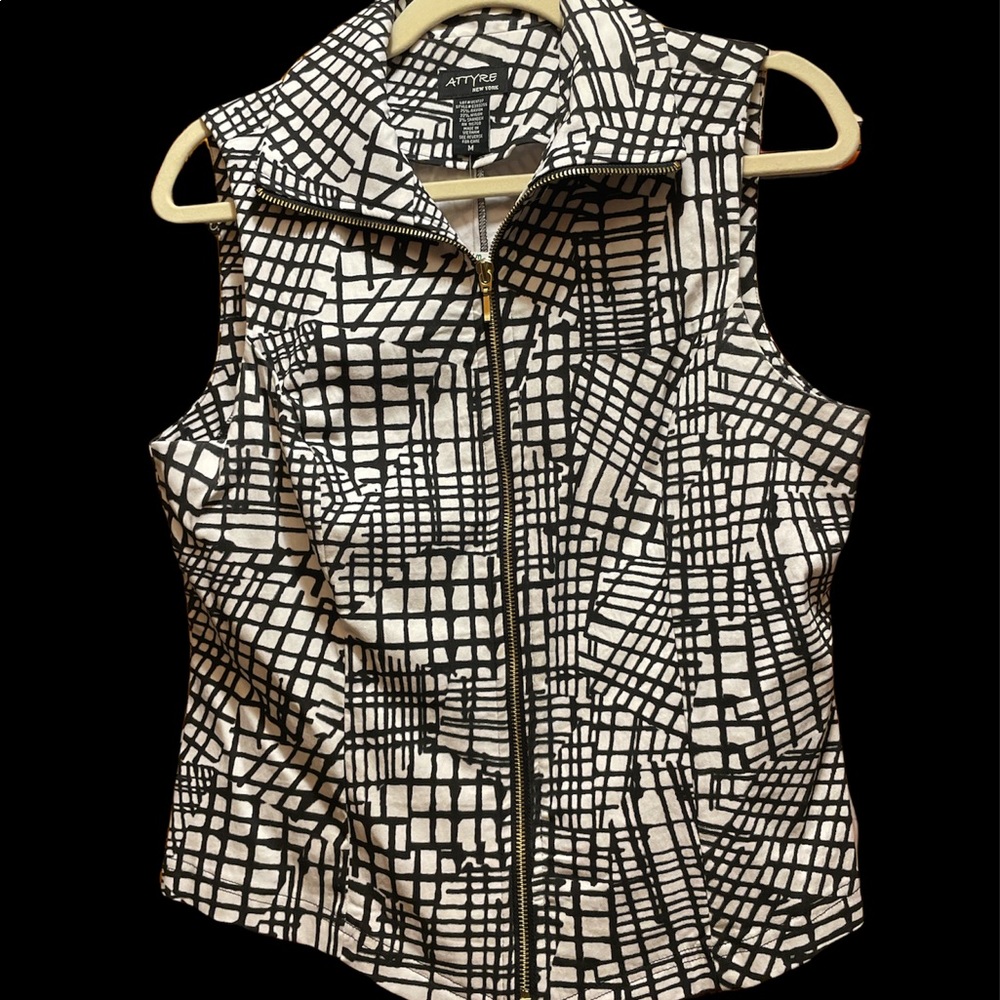 Black and white vest size medium new with tags